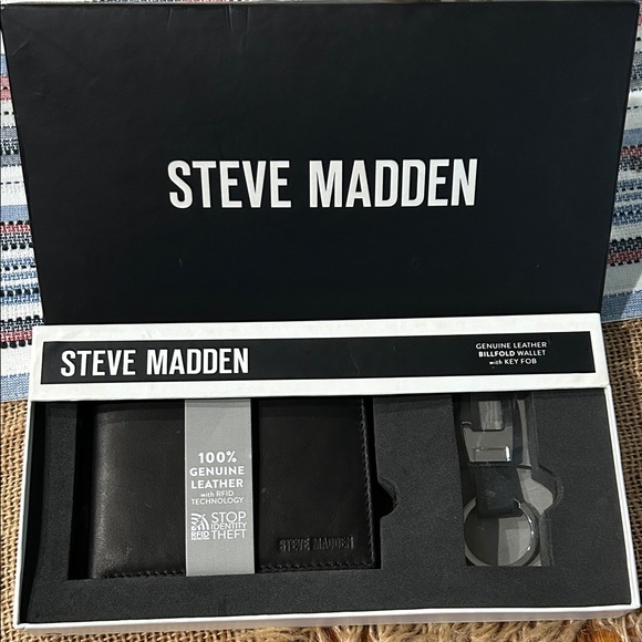 Steve Madden Black Leather Wallet and Key Fob Set - Picture 1 of 1